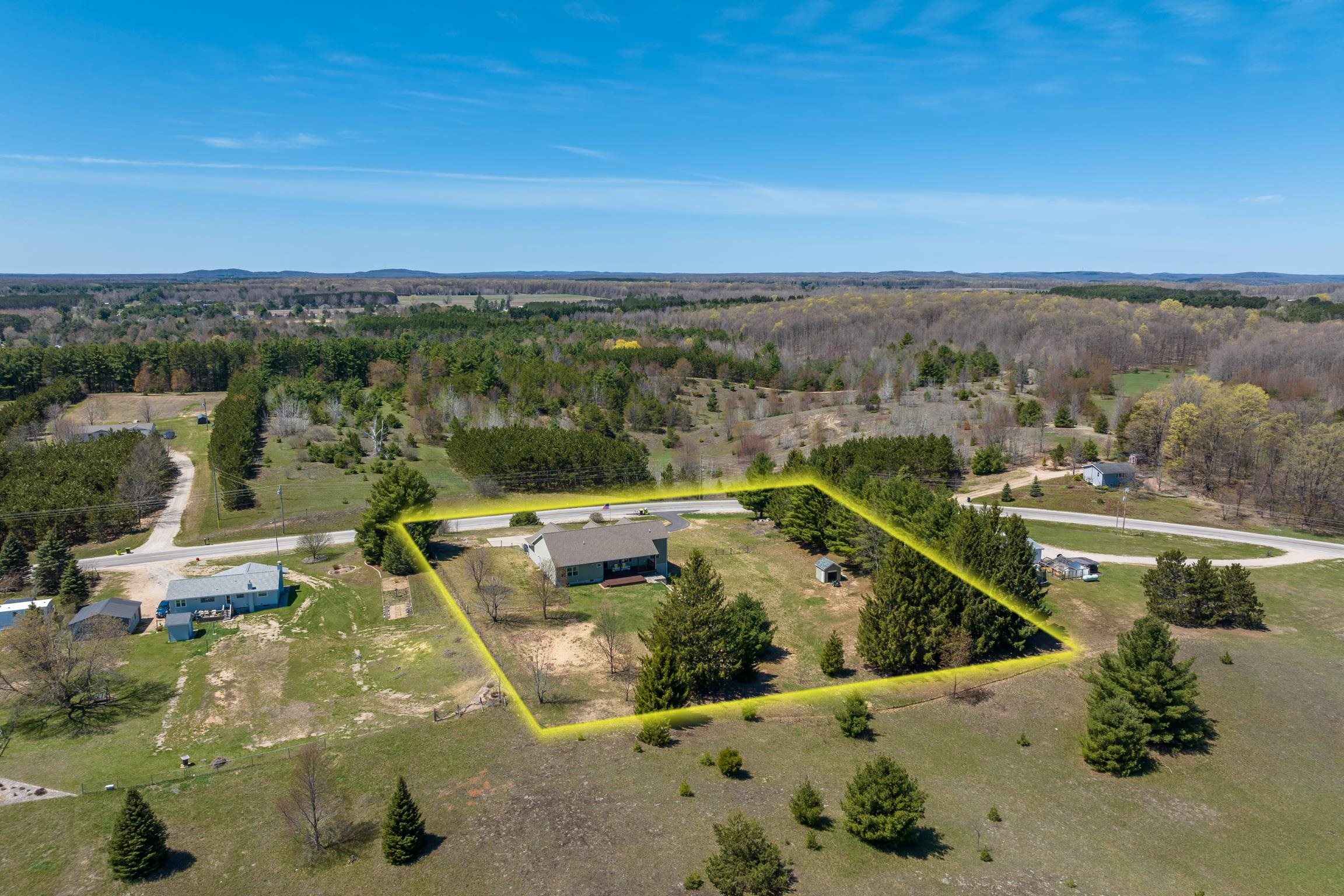 8233 Barney Road Traverse City, MI 49684 - Photo 6 of 40