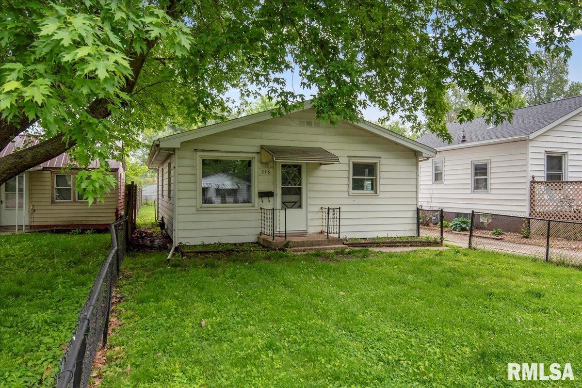 316 Magnolia Drive Springfield, IL 62702 - Photo 1 of 22 Gallery Image 1