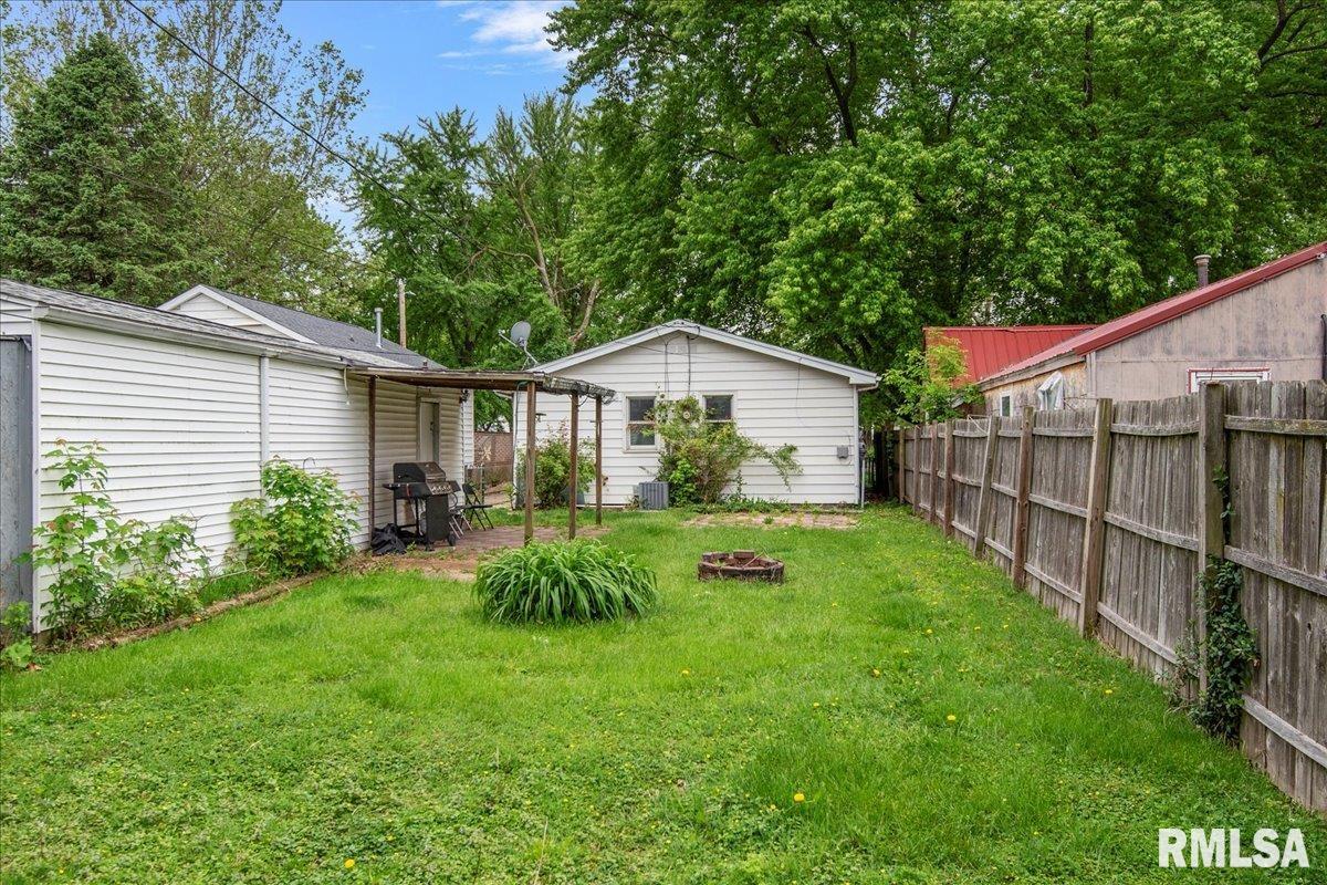 316 Magnolia Drive Springfield, IL 62702 - Photo 21 of 22 Gallery Image 21