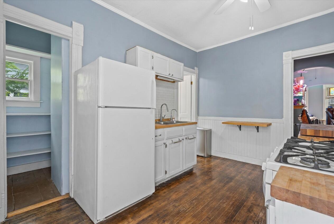 2147 South Mound Street, Unit 2147A Milwaukee, WI 53207 - Photo 12 of 26 Decluttered - 13