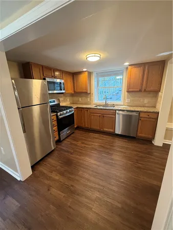 $2,400 | 104 John Street, Providence, RI 02906