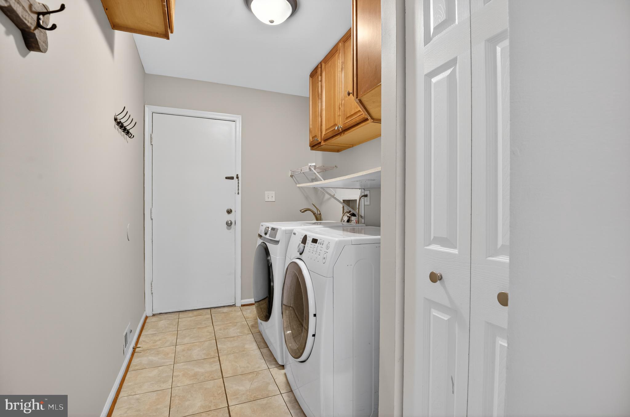5 Turnham Court Gaithersburg, MD 20878 - Photo 14 of 56 a utility room with dryer and washer