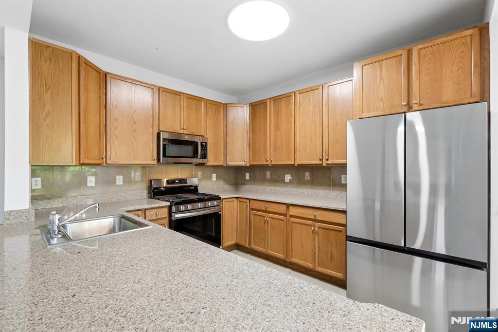 9104 Ravenscroft Road Clifton, NJ 07013 - Photo 13 of 50