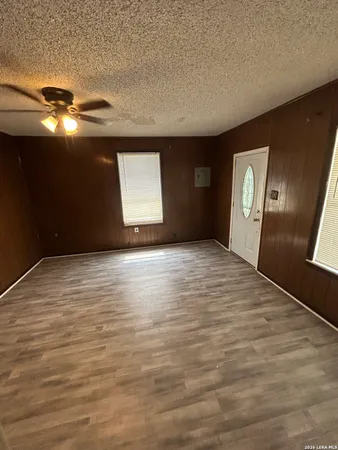 a view of empty room with window