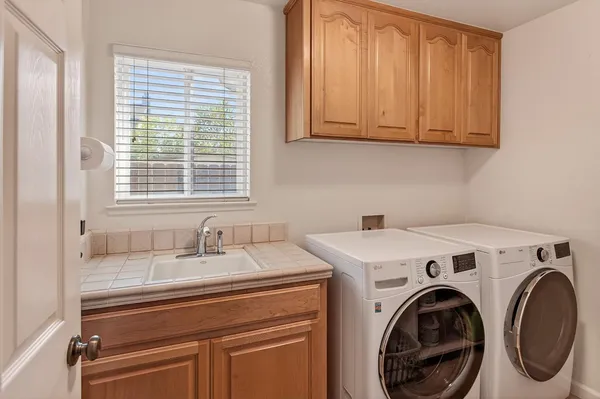 $689,999 | 1752 Sierra Brook Court, Manteca, CA 95337