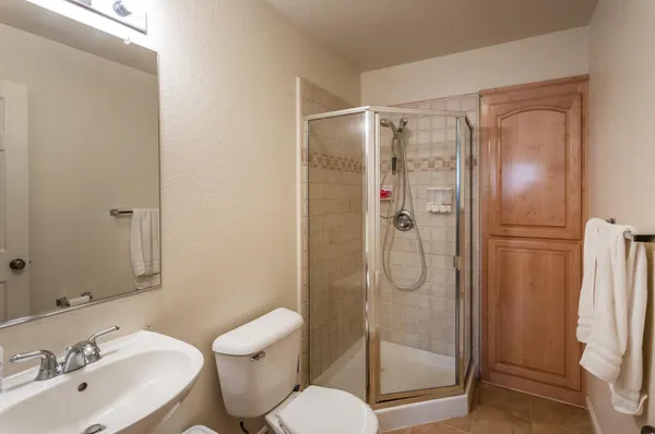 $689,999 | 1752 Sierra Brook Court, Manteca, CA 95337