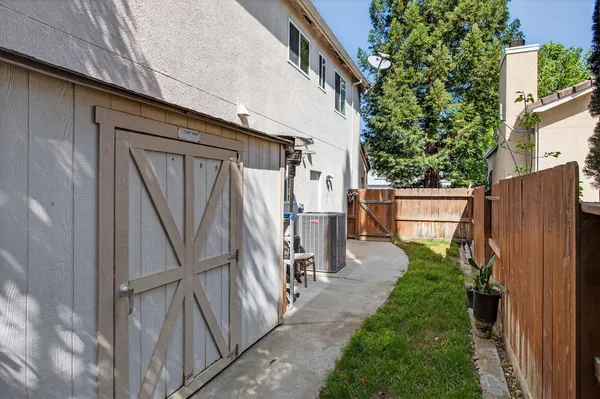 $689,999 | 1752 Sierra Brook Court, Manteca, CA 95337