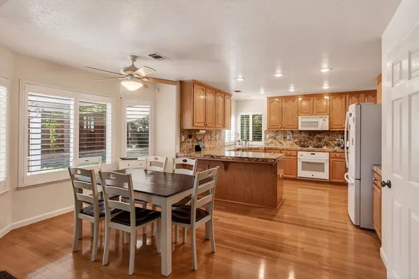 $689,999 | 1752 Sierra Brook Court, Manteca, CA 95337