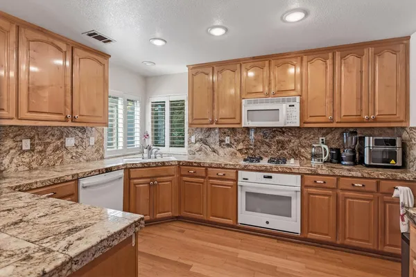 $689,999 | 1752 Sierra Brook Court, Manteca, CA 95337