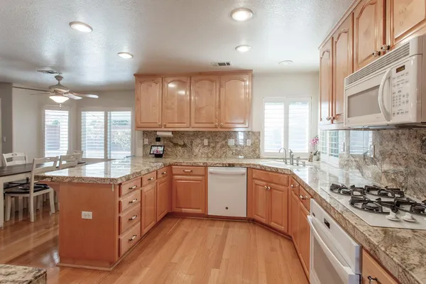 $689,999 | 1752 Sierra Brook Court, Manteca, CA 95337