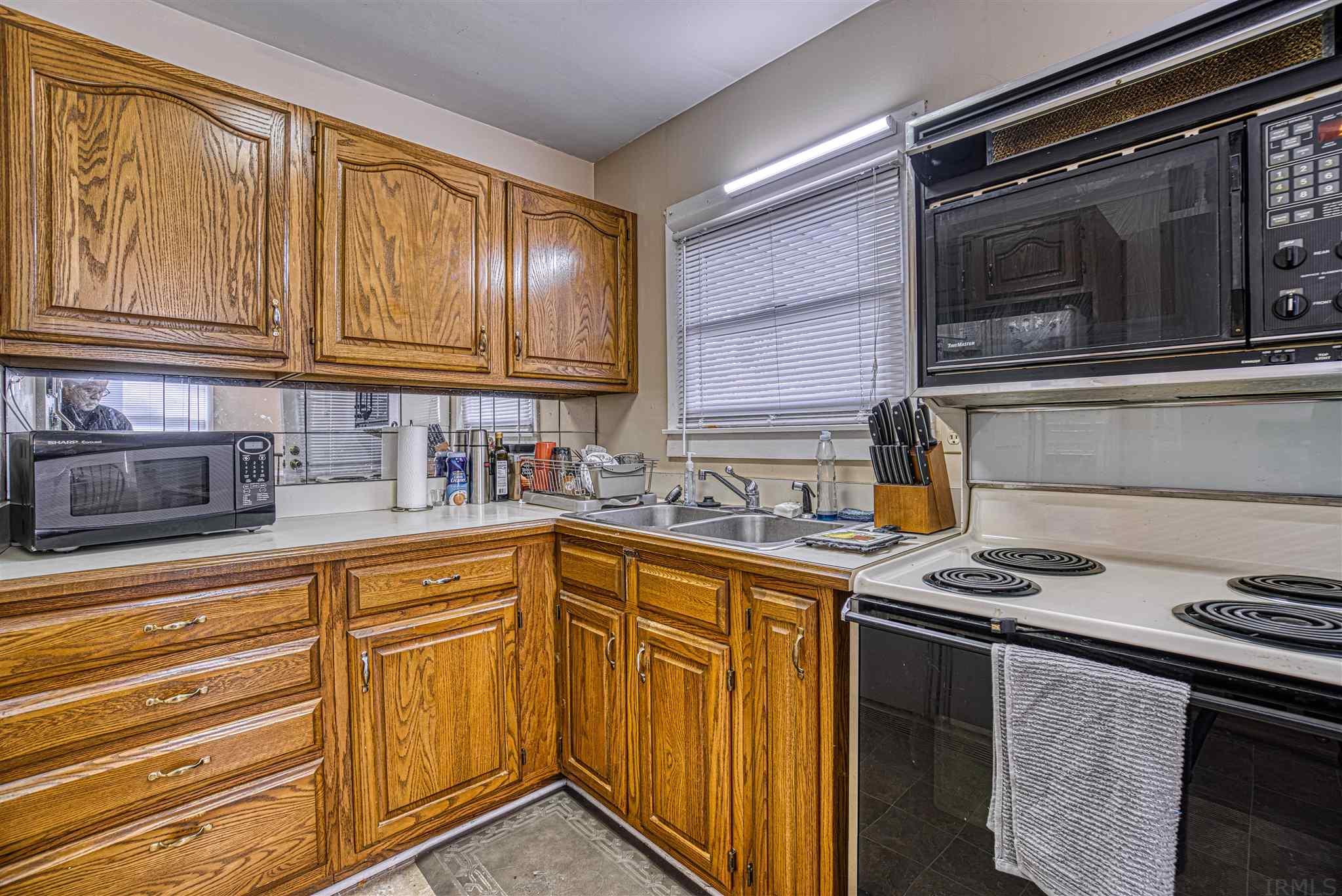619 Hanover Road Evansville, IN 47710 - Photo 4 of 23 Gallery Image 4
