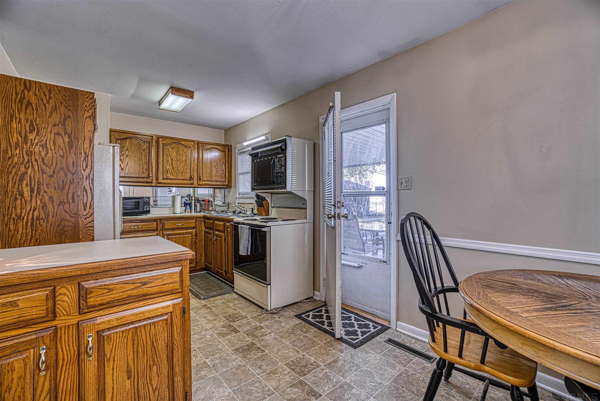 619 Hanover Road Evansville, IN 47710 - Photo 6 of 23 Gallery Image 6