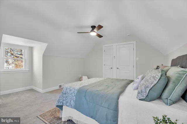 $325,000 | 850 Market Street, Mount Ephraim, NJ 08059