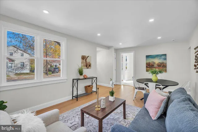 $325,000 | 850 Market Street, Mount Ephraim, NJ 08059