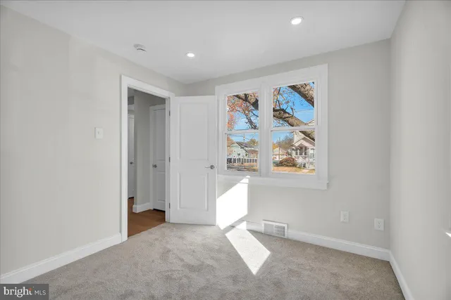 $325,000 | 850 Market Street, Mount Ephraim, NJ 08059