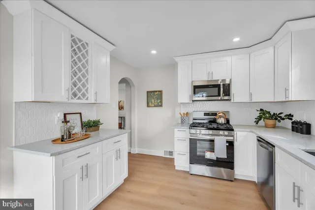 $325,000 | 850 Market Street, Mount Ephraim, NJ 08059