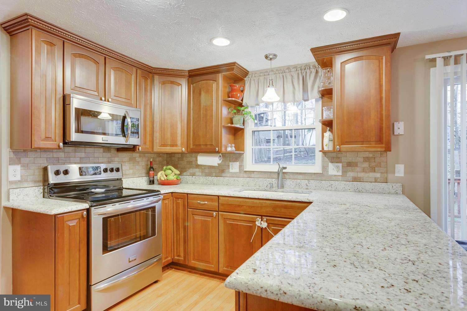 8336 Magic Leaf Road Springfield, VA 22153 - Photo 6 of 30 Modern Upgraded Kitchen