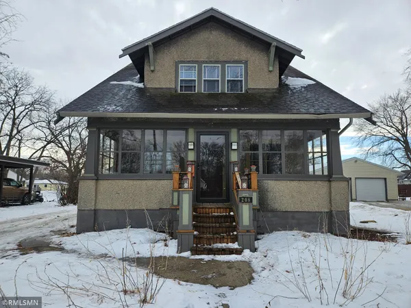 $204,000 | 208 9th Avenue Southeast, Waseca, MN 56093