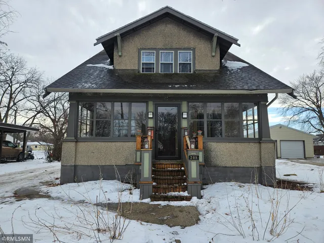 $209,900 | 208 9th Avenue Southeast, Waseca, MN 56093