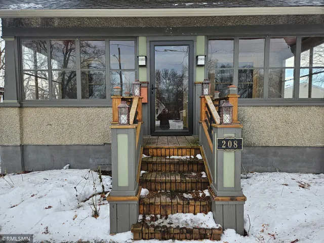 $209,900 | 208 9th Avenue Southeast, Waseca, MN 56093