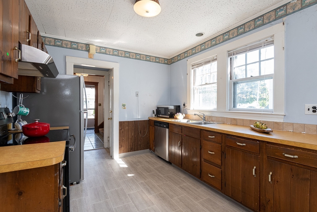 12 George Street Stoneham, MA 02180 - Photo 18 of 42 Gallery Image 18