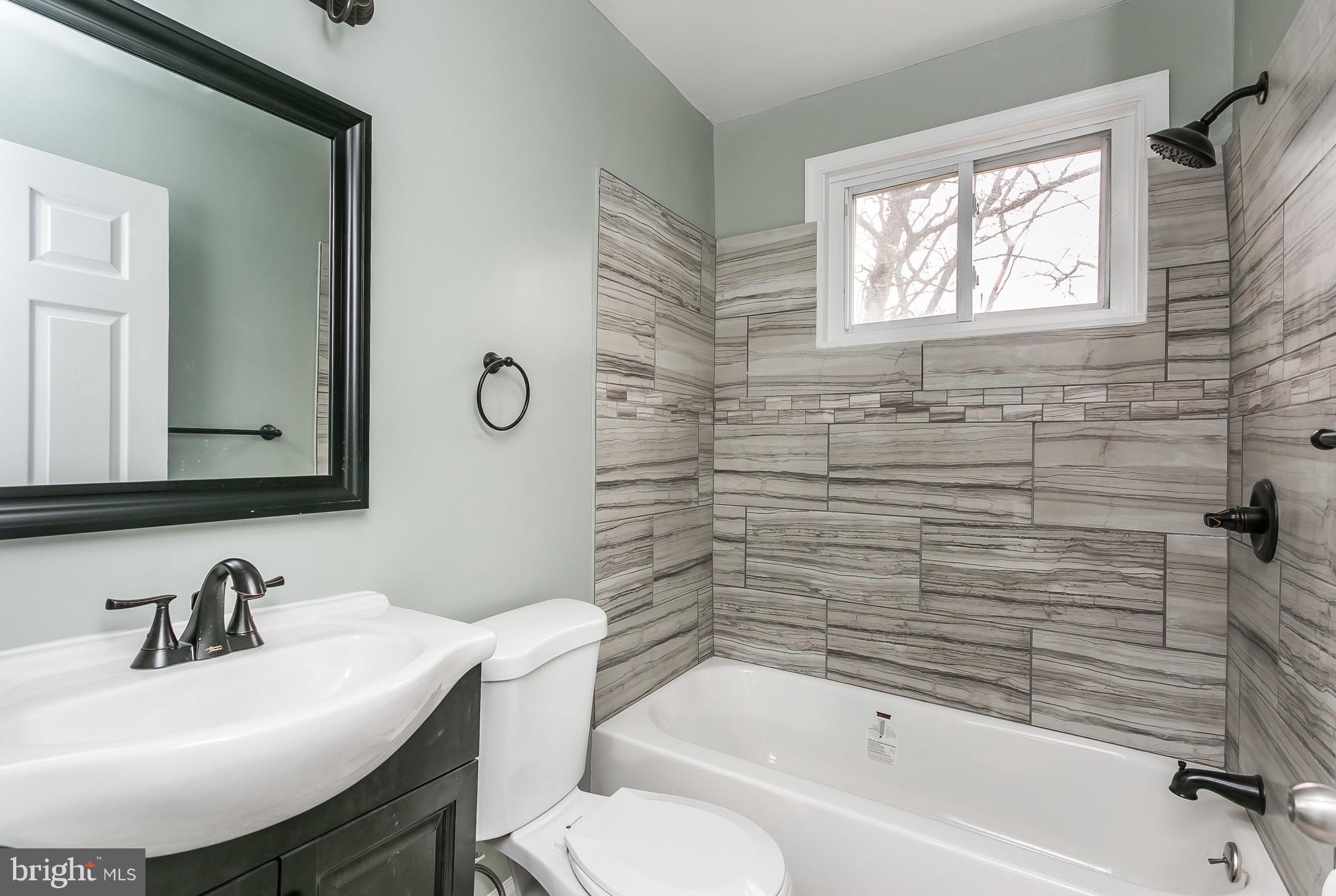 1815 Swansea Road Baltimore, MD 21239 - Photo 4 of 26 Bath