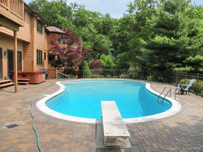 4885 Gallagher Road Rochester, MI 48306 - Photo 24 of 25 Pool