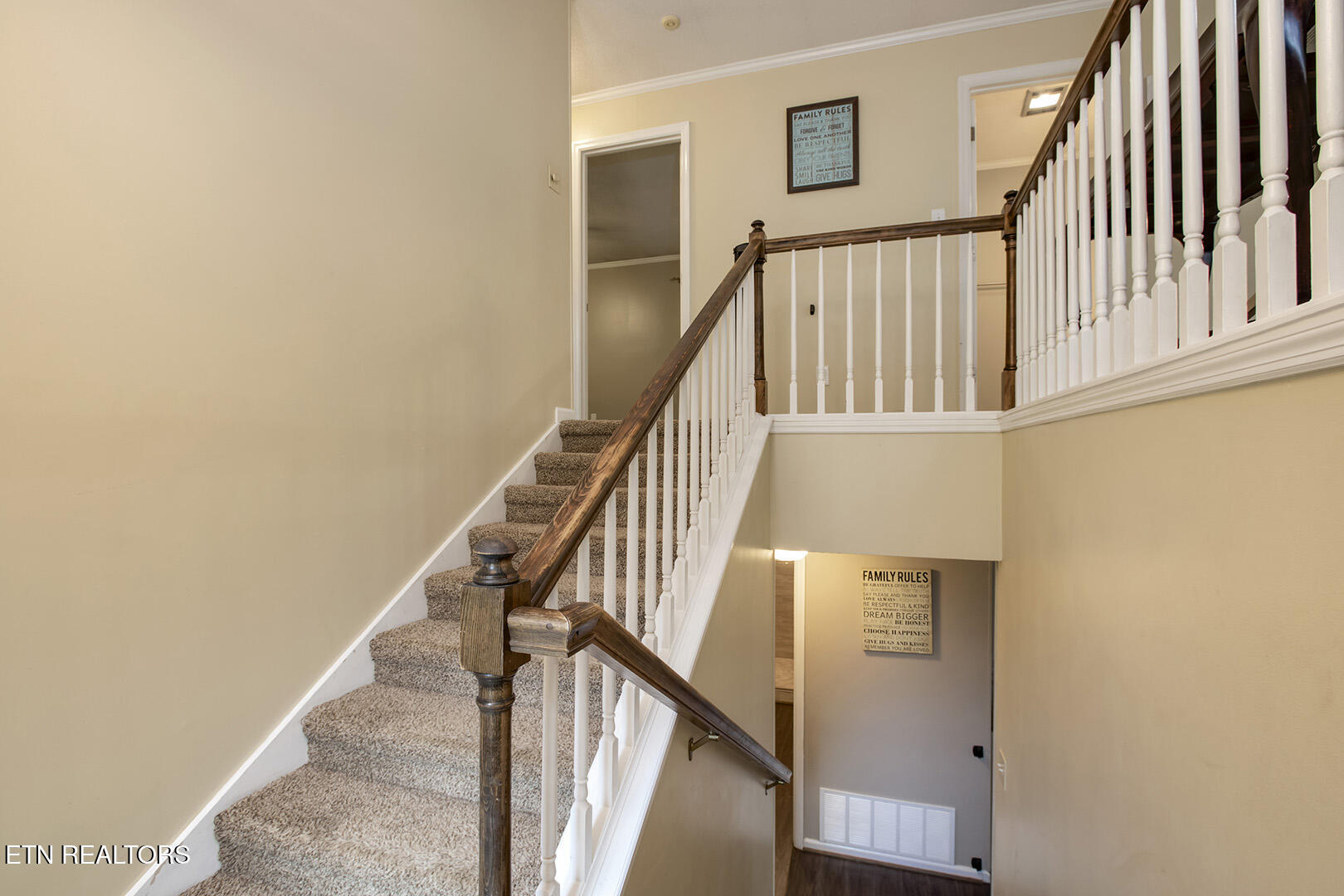 145 Van Stowe Road Harriman, TN 37748 - Photo 7 of 60 07_VanStoweRoad_145_EntryViewDown