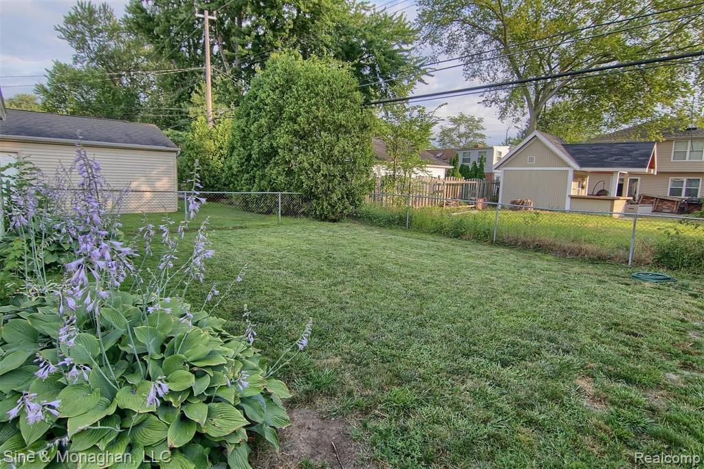 1226 Hampton Road Grosse Pointe Woods, MI 48236 - Photo 25 of 26