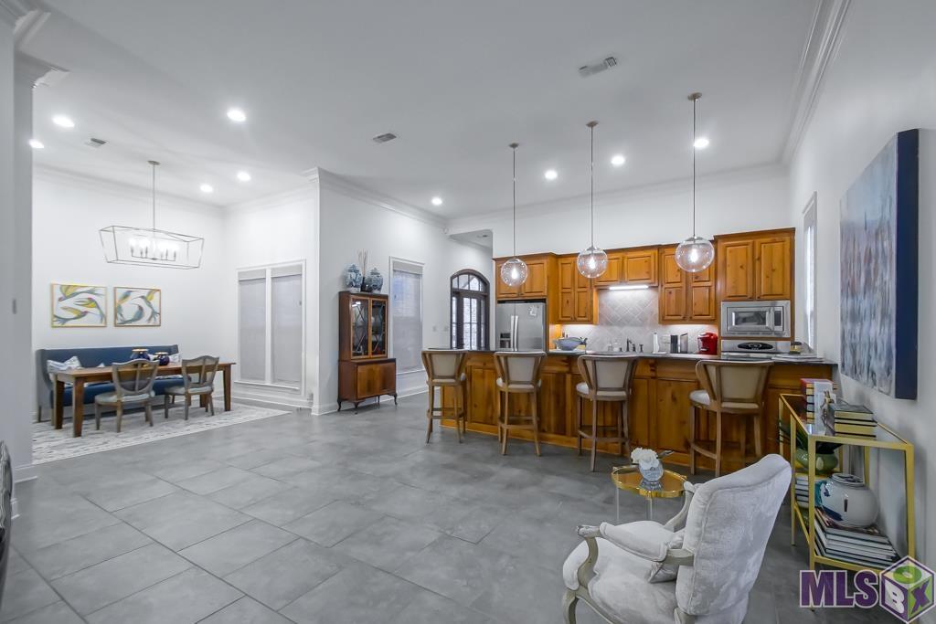 4258 Bluebonnet Road Baton Rouge, LA 70809 - Photo 4 of 24
