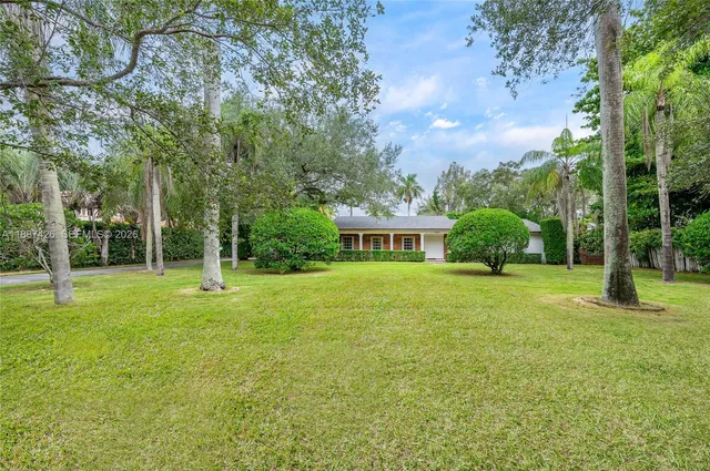a view of a house with a backyard