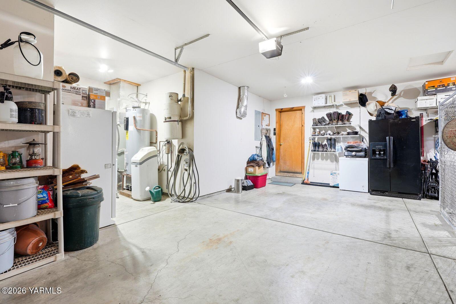 5005 Gamache Road Moxee, WA 98936 - Photo 43 of 48 40 - Garage