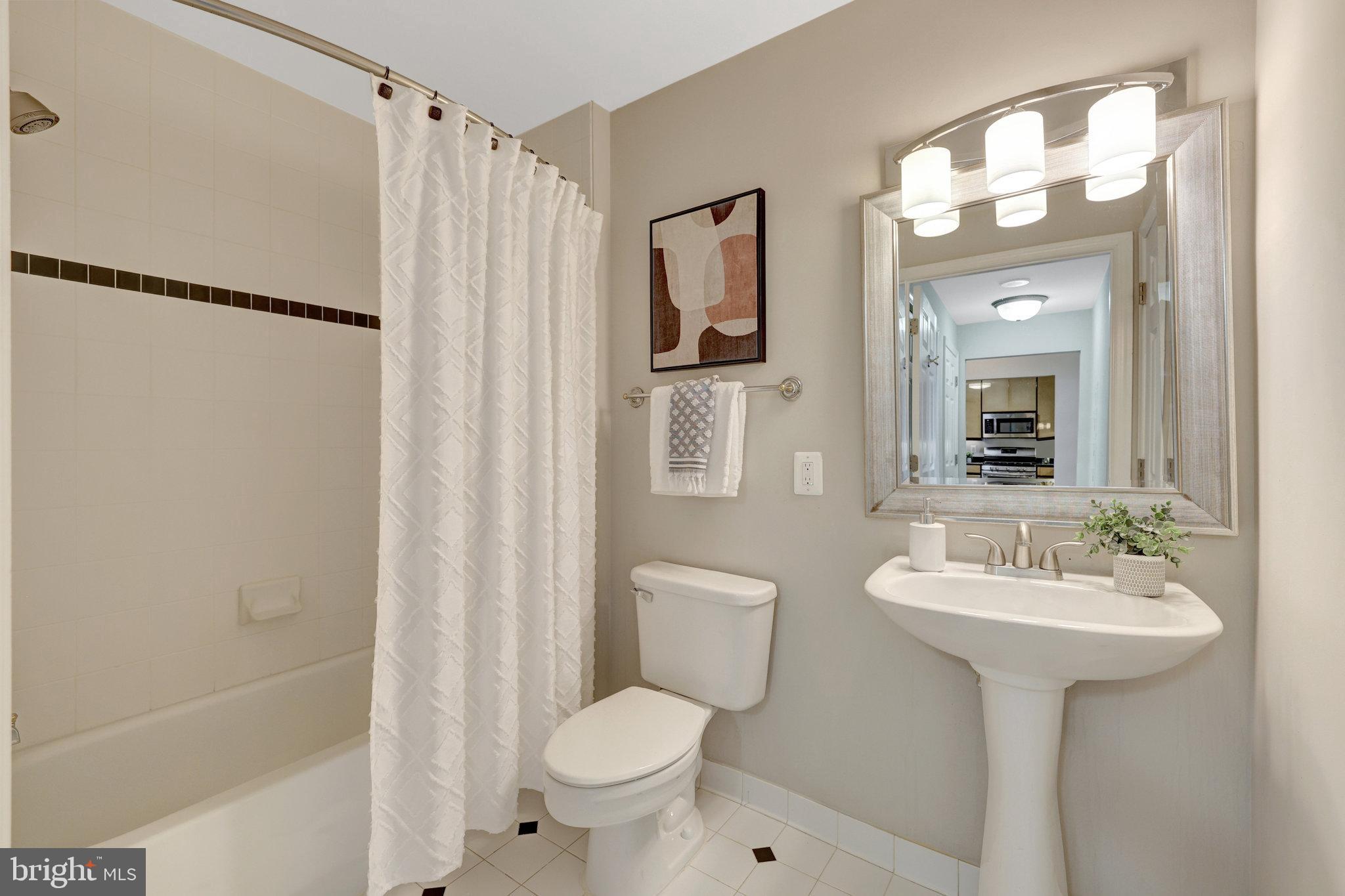 11776 Stratford House Place, Unit 601 Reston, VA 20190 - Photo 36 of 58 Bathroom #2