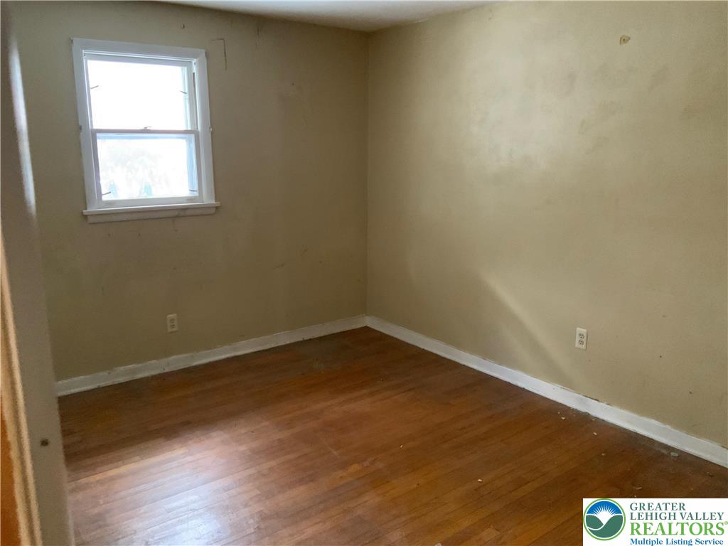 580 Gilbert Road Gilbert, PA 18331 - Photo 8 of 11 an empty room with a window