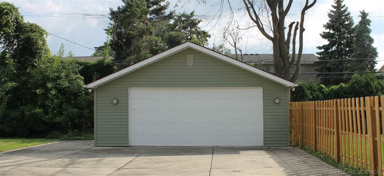 1071 Hampton Road Grosse Pointe Woods, MI 48236 - Photo 28 of 30