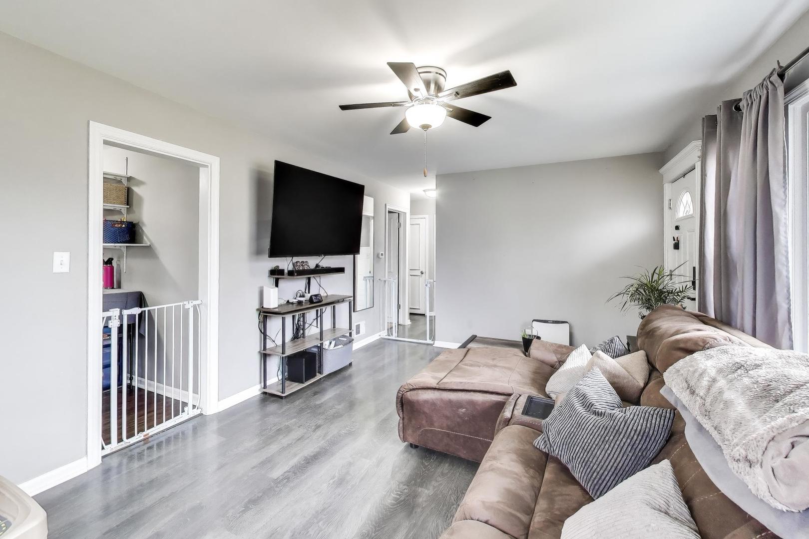 223 Oneill Street Joliet, IL 60436 - Photo 4 of 22