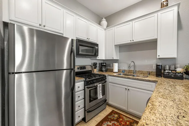 $340,950 | 50610 Santa Rosa Plaza, Unit 7, La Quinta, CA 92253