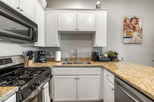 $340,950 | 50610 Santa Rosa Plaza, Unit 7, La Quinta, CA 92253