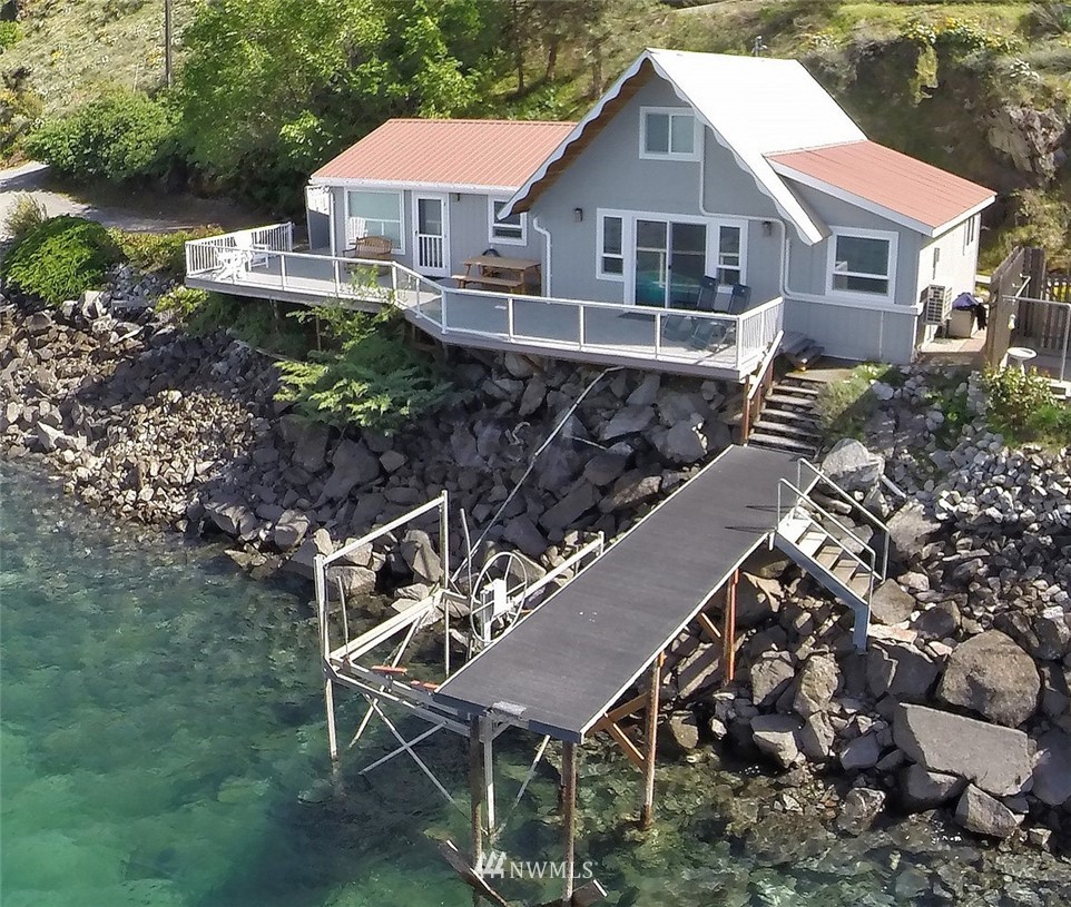 2520 South Lakeshore Road Chelan, WA 98816 - Photo 1 of 22 Gallery Image 1