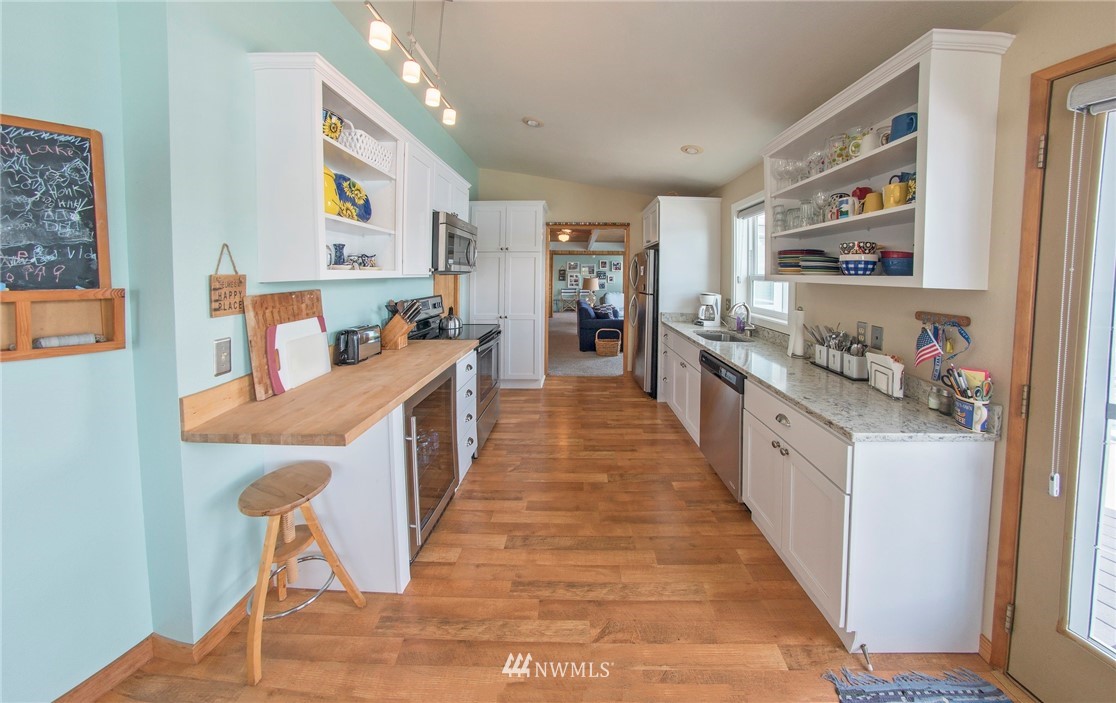 2520 South Lakeshore Road Chelan, WA 98816 - Photo 11 of 22 Gallery Image 11