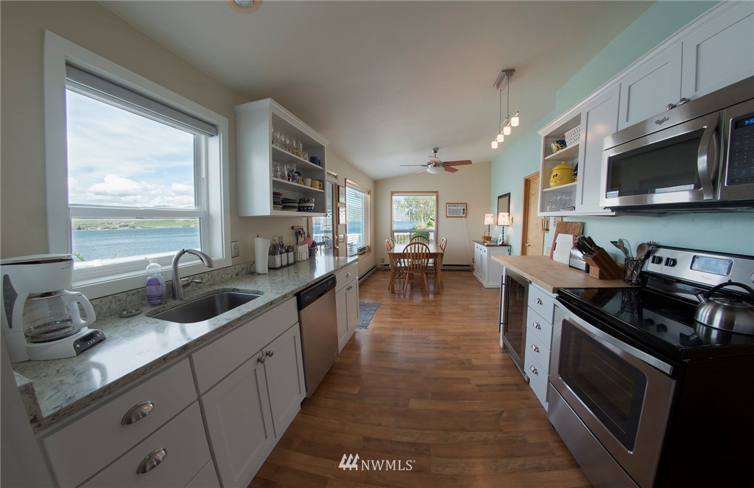 2520 South Lakeshore Road Chelan, WA 98816 - Photo 12 of 22 Gallery Image 12