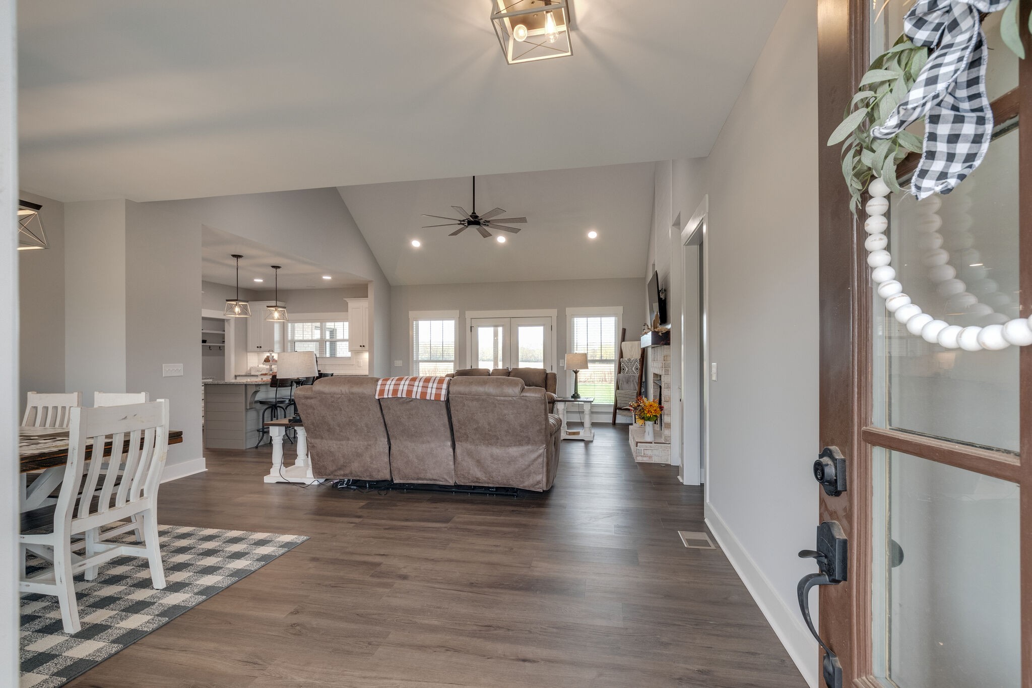 947 South Cross Bridges Road Mount Pleasant, TN 38474 - Photo 4 of 37 a living room with furniture and a table