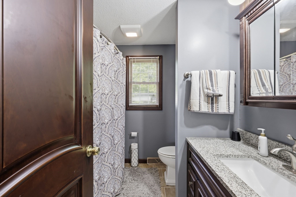 164 Arnold Avenue Springfield, MA 01119 - Photo 19 of 42