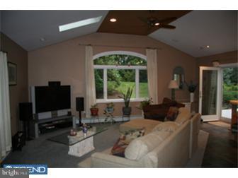 92 Verona Road Broomall, PA 19008 - Photo 4 of 12 Great Room
