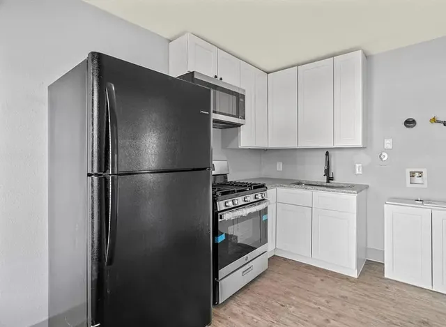 $1,000 | 305 Roberts Street, Unit 9, Houston, TX 77003