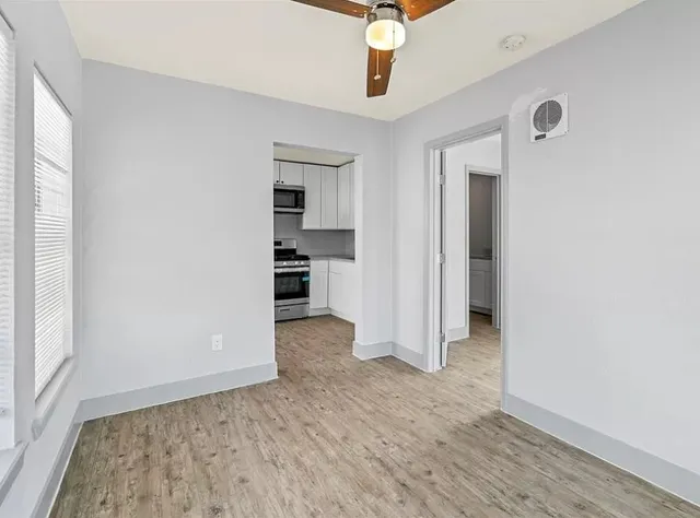 $1,000 | 305 Roberts Street, Unit 9, Houston, TX 77003
