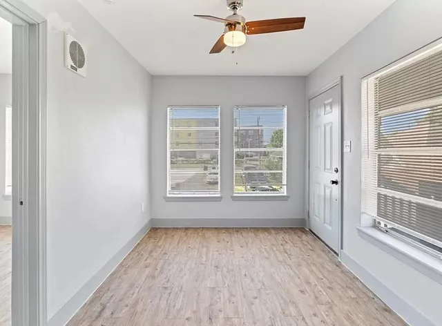 $1,000 | 305 Roberts Street, Unit 9, Houston, TX 77003