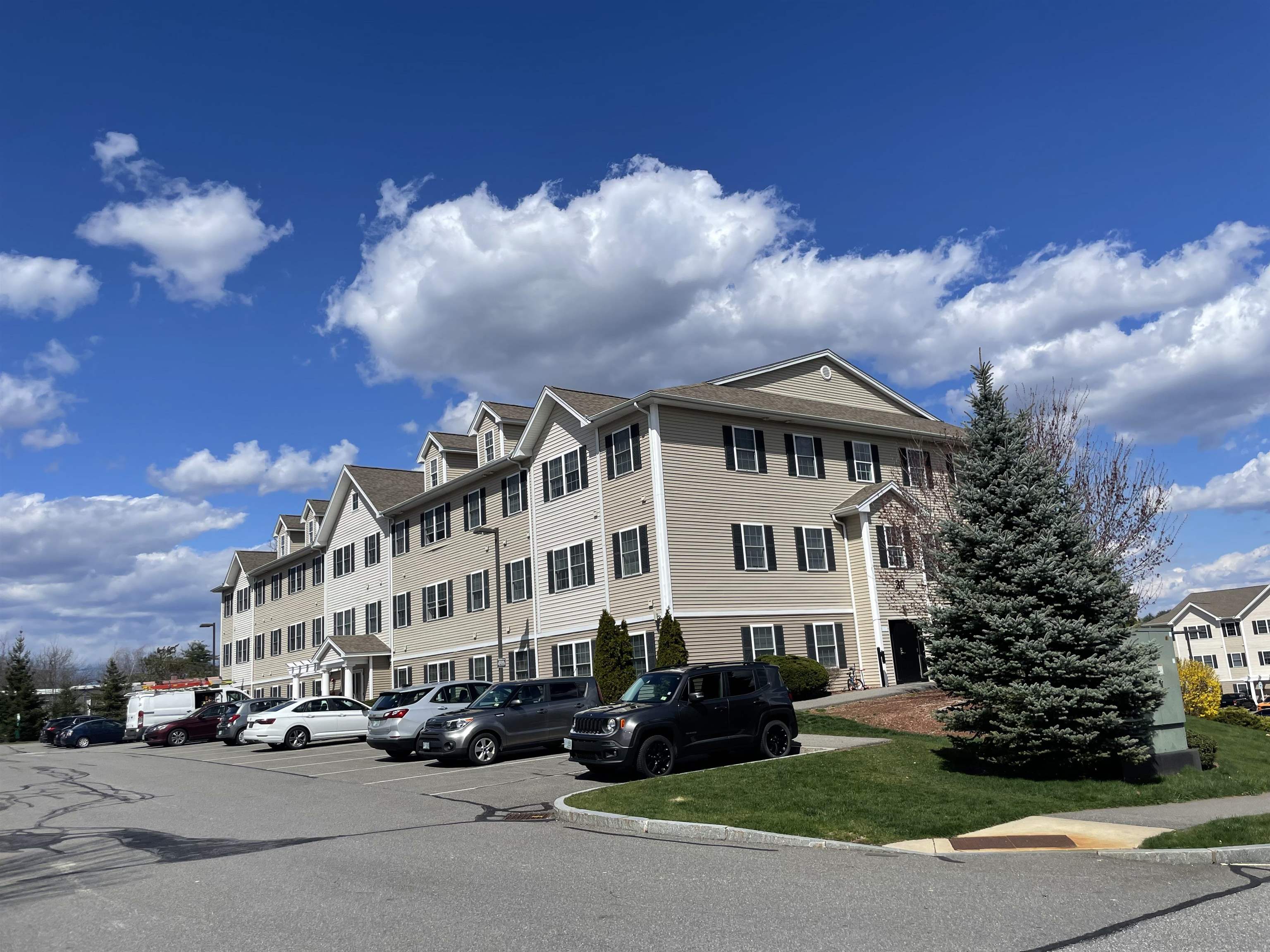 20 Sentinel Court, Unit 111 Manchester, NH 03103 - Photo 1 of 47