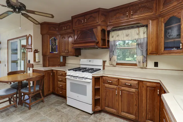 $375,000 | 105 West C Street, Delavan, IL 61734