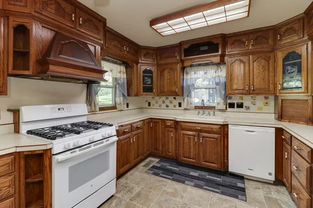 $375,000 | 105 West C Street, Delavan, IL 61734